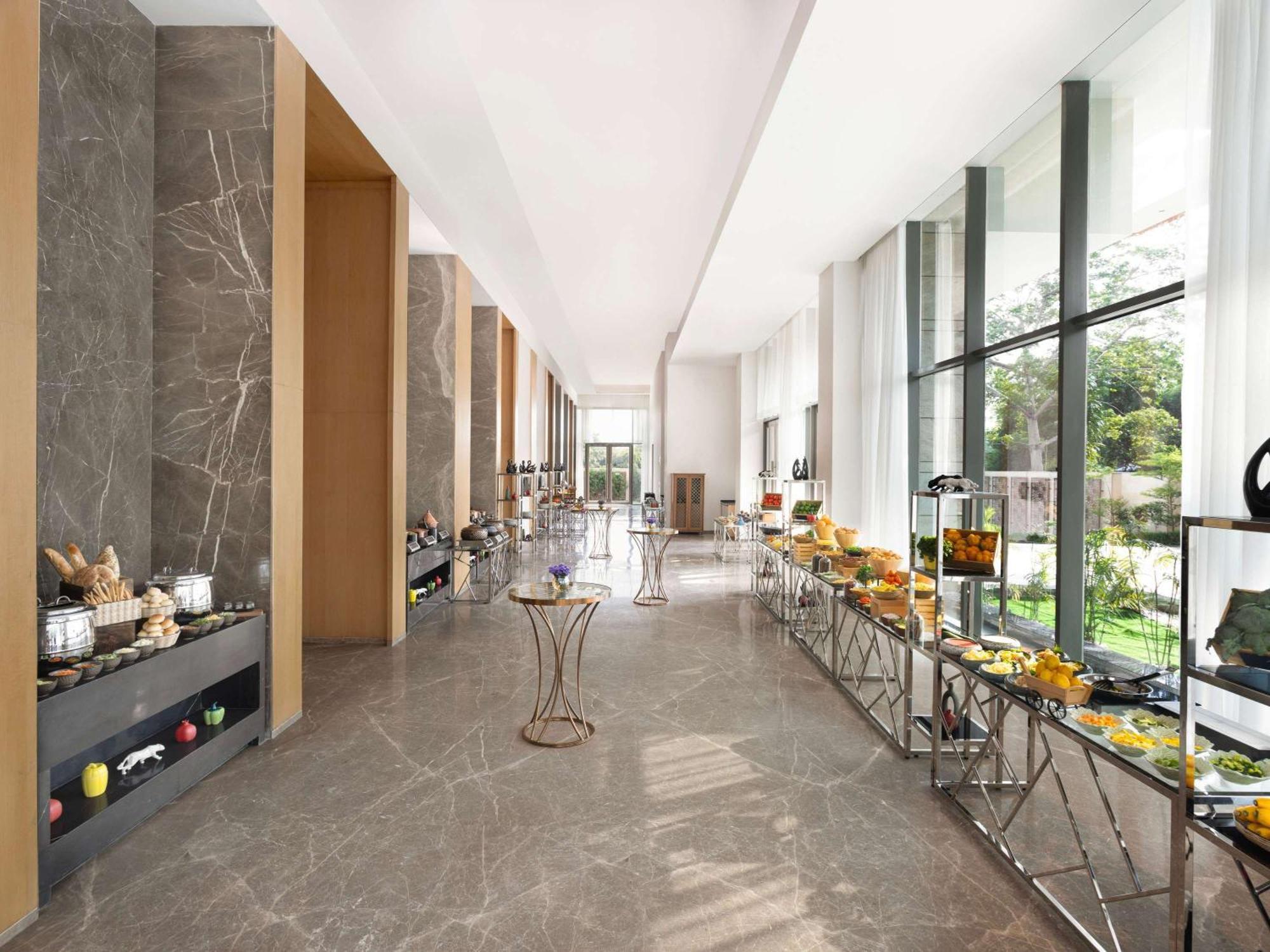 Novotel New Delhi City Centre Zewnętrze zdjęcie